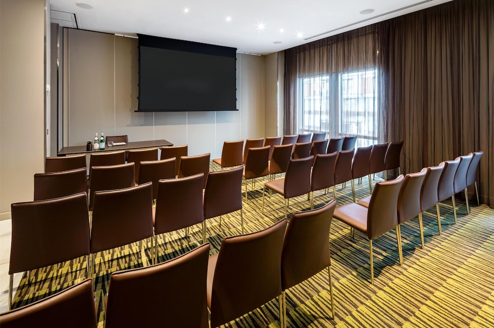 Radisson Blu Hotel, London Canary Wharf East 68/74