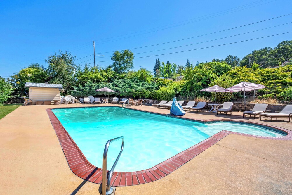 Quality Inn and Suites Jackson CA 25/45