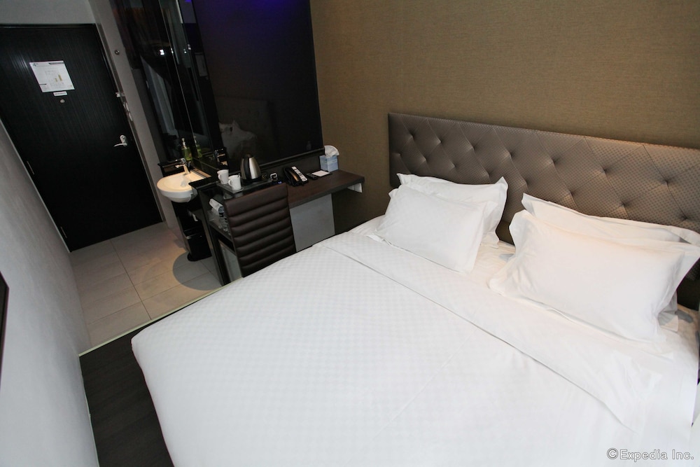 DELUXE, KING BED