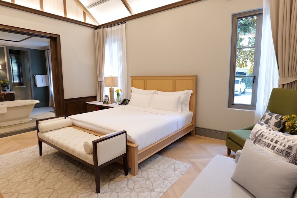 Courtyard, 6 King Beds, 2 Bunk Beds