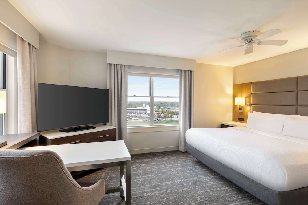 STUDIO, SUITE, KING BED