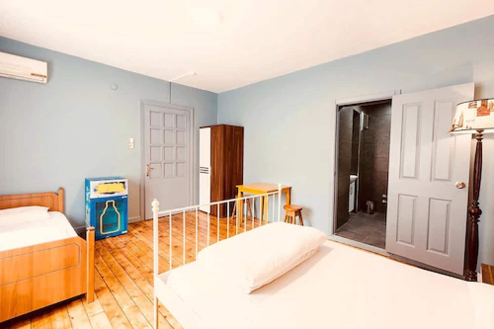 DELUXE, DOUBLE BED