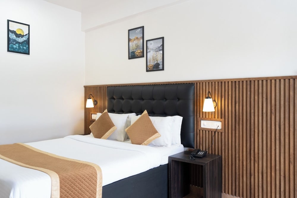 Hotel Mainak 12/36