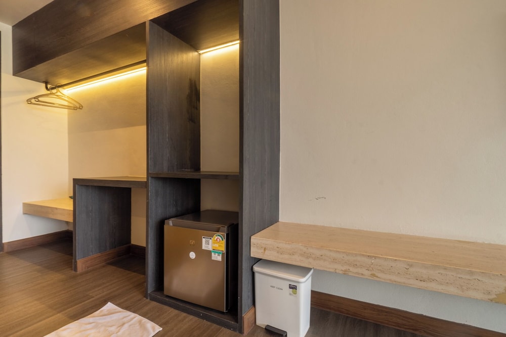 The Grace Amphawa 8/50