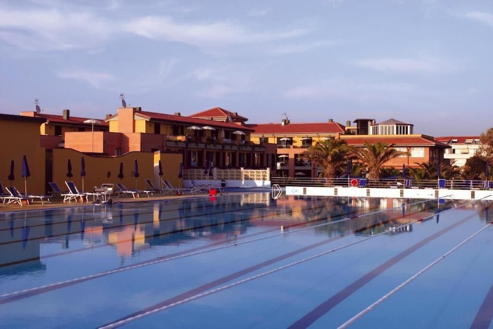 Continental Resort 7/43