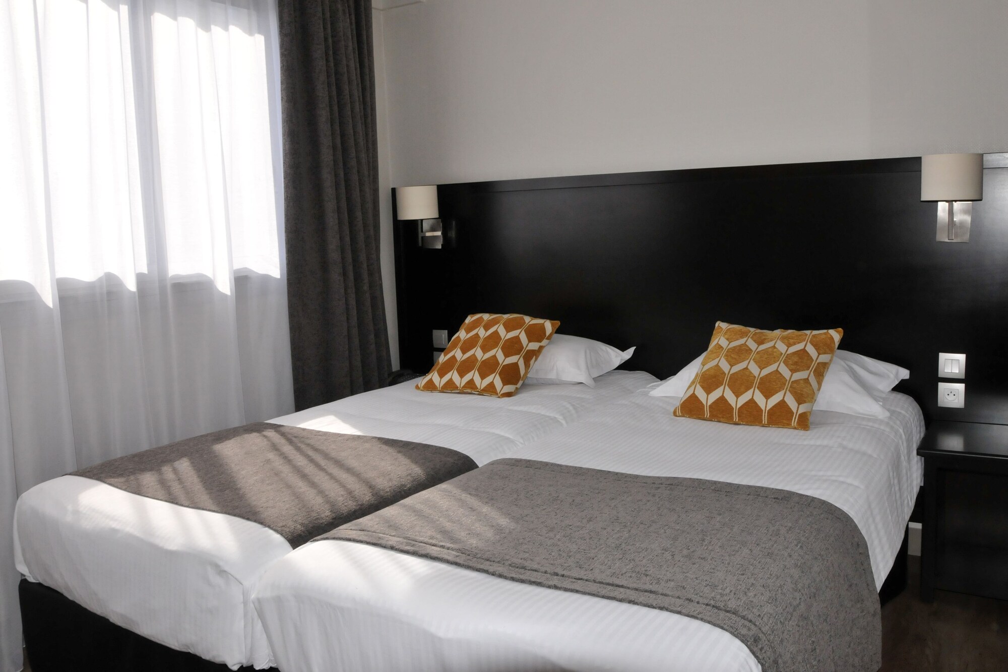 Room, Multiple Beds