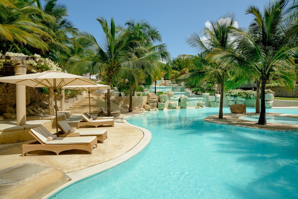 SWAHILI BEACH in DIANI BEACH