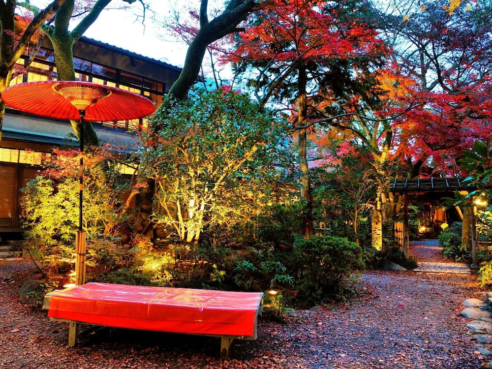 Heihachi Tea House Inn 38/40