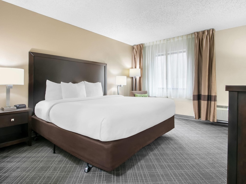 Standard, King Bed, Jetted Tub