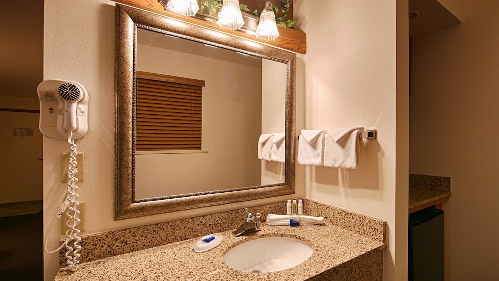Best Western Plus Silver Saddle Inn 24/43