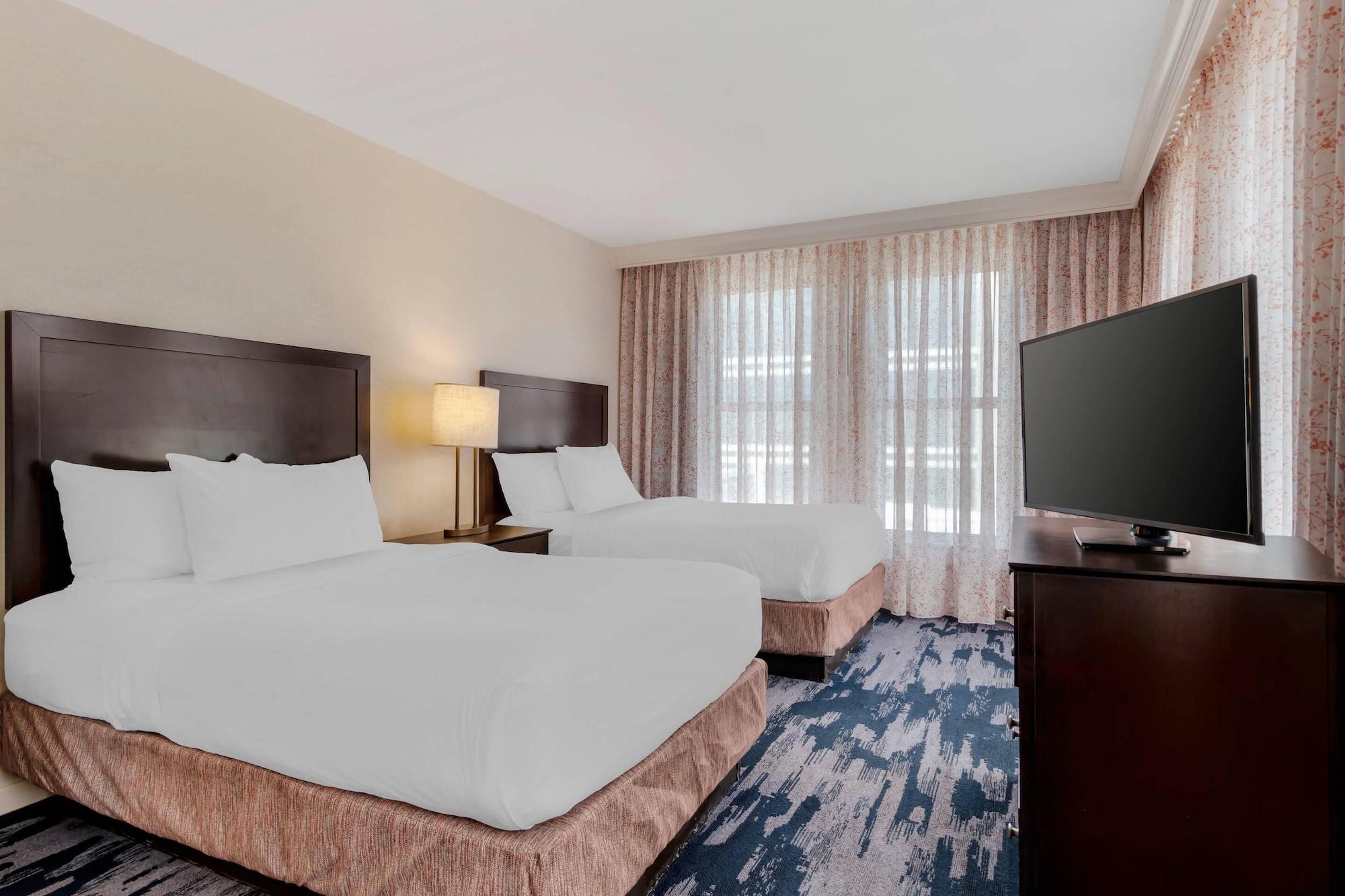 Suite, Multiple Beds, City View