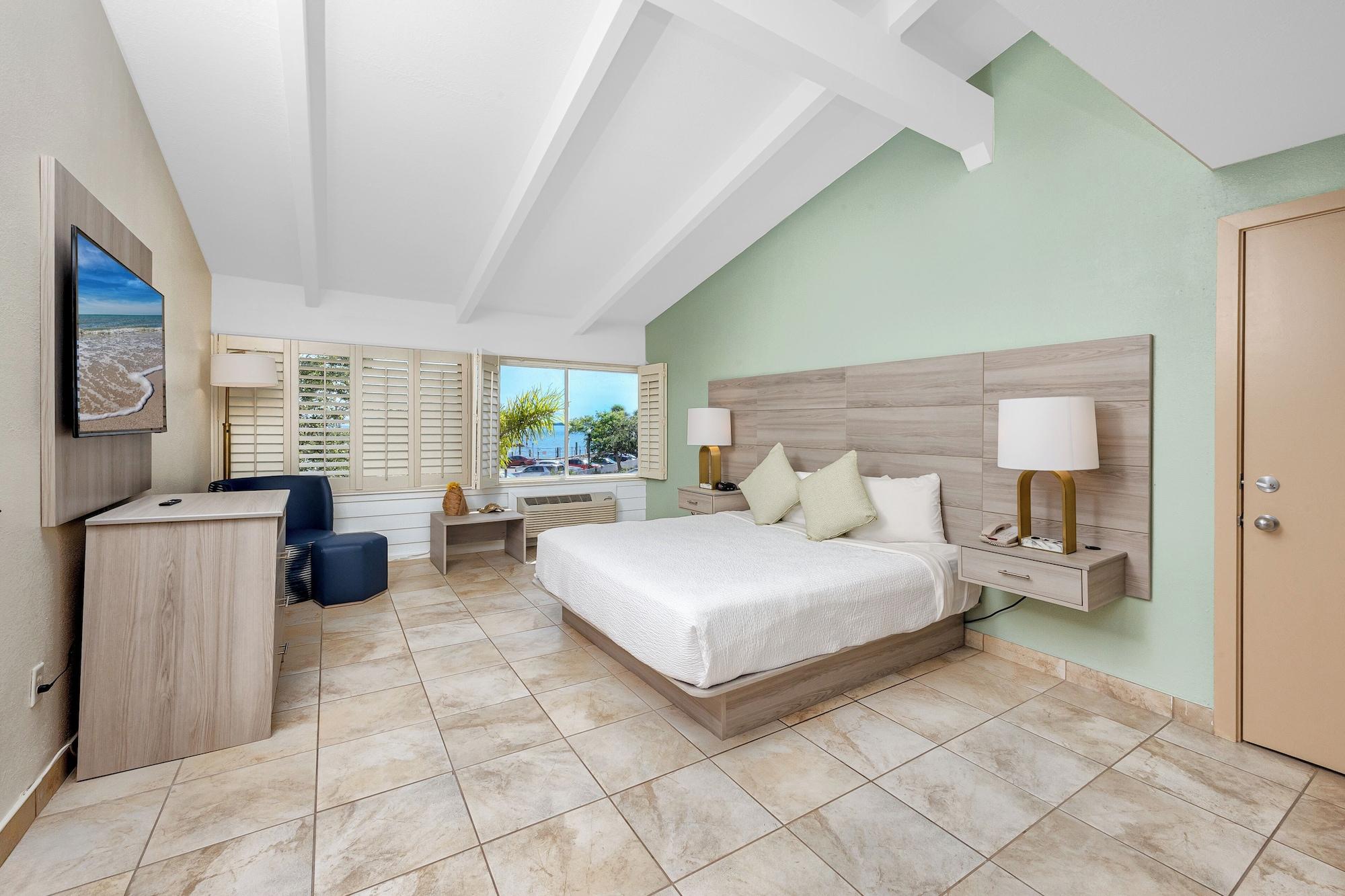 Suite, Multiple Beds, Jetted Tub، Best Western Plus Yacht Harbor Inn 2/4