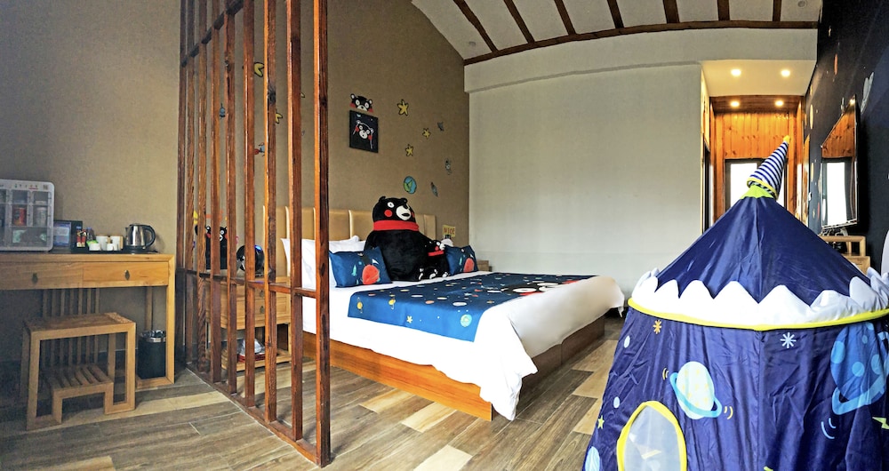 Shanghai Linyin Holiday Hotel 23/71