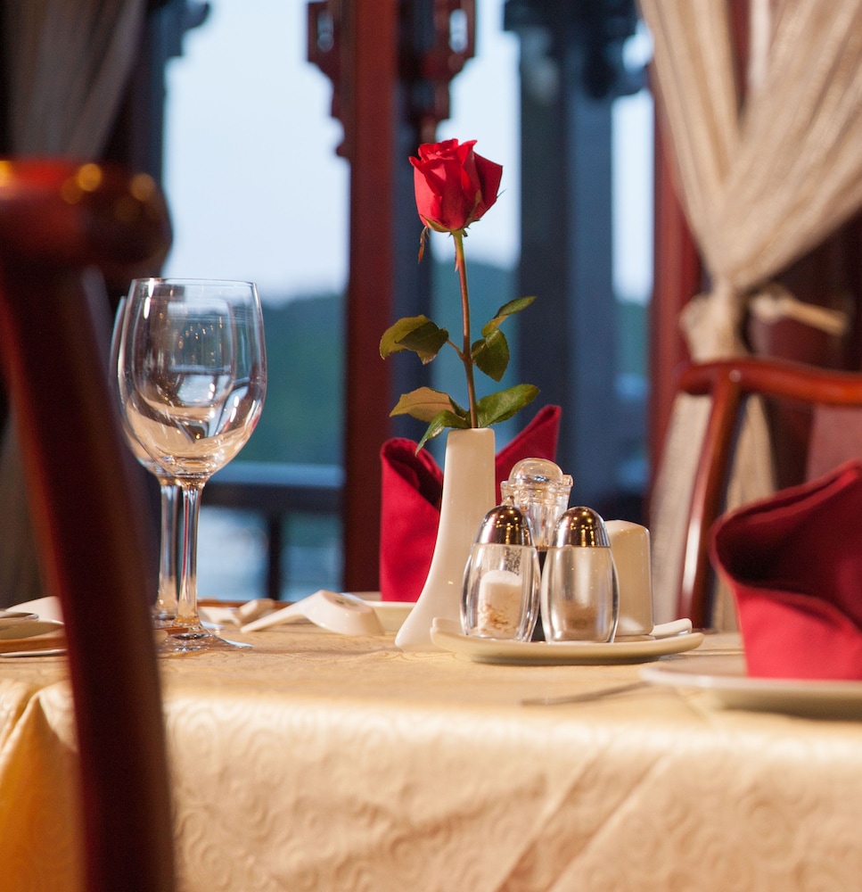 Halong Royal Palace Cruise 24/62