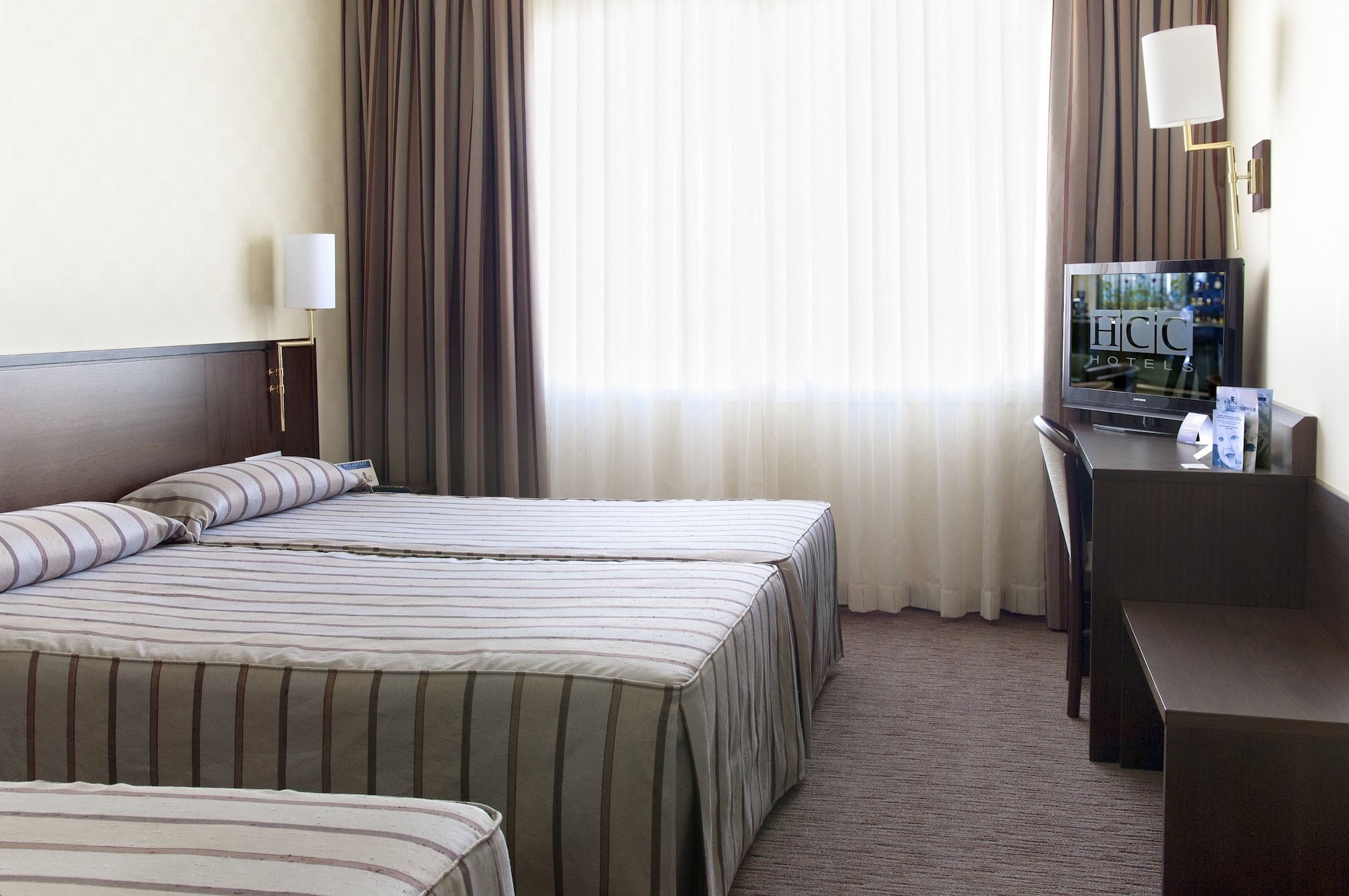 ROOM, DOUBLE OR TWIN BED, WITH EXTRA BED