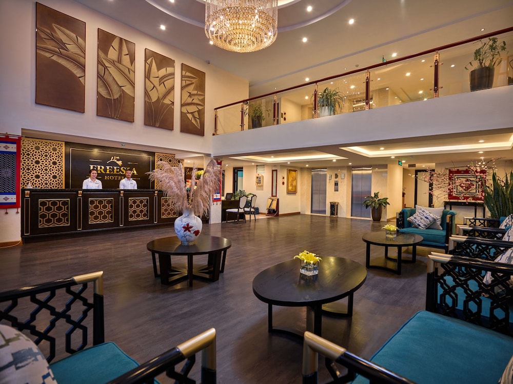 Freesia Hotel 64/72