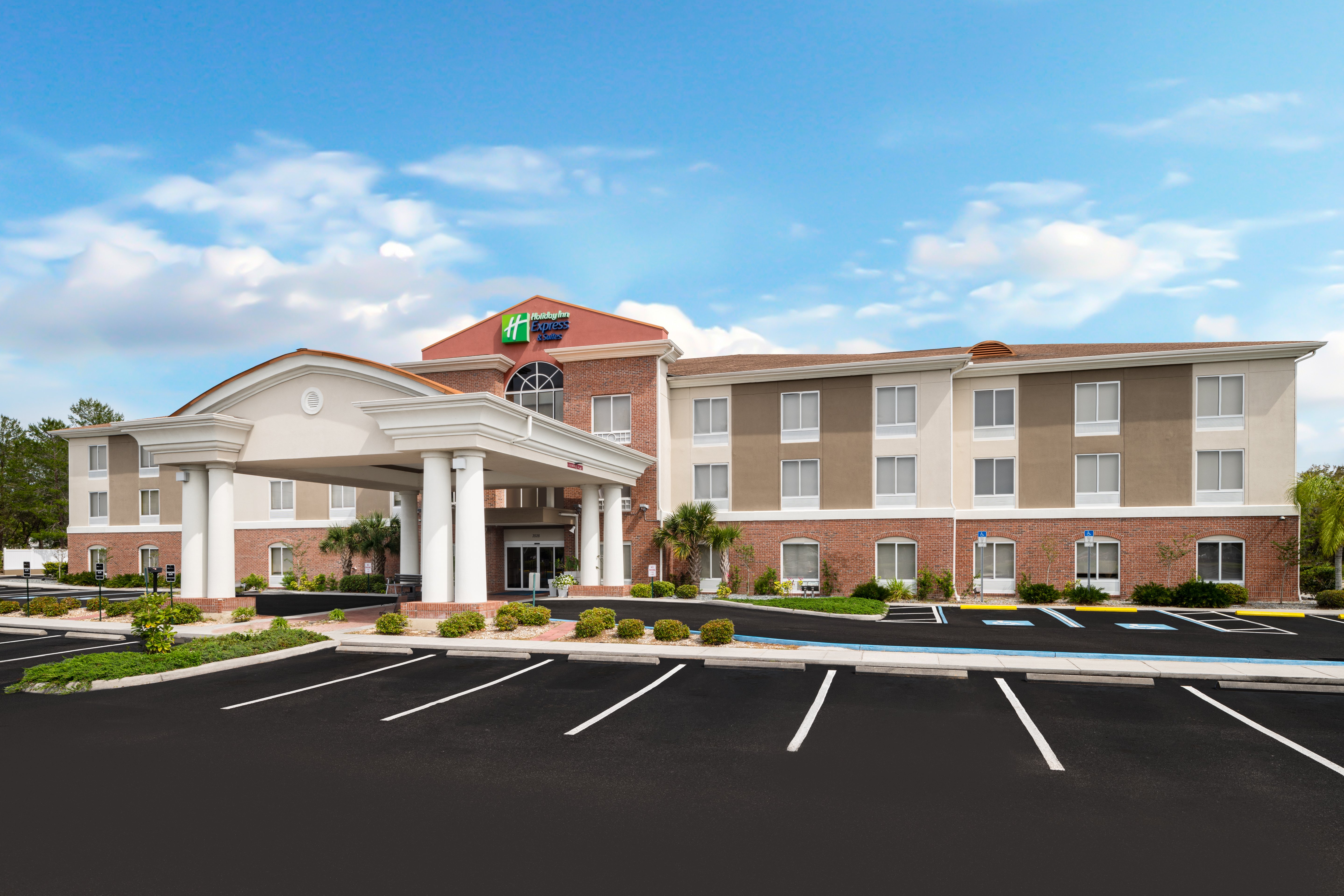 Holiday Inn Express Hotel & Suites Spring Hill 64/69