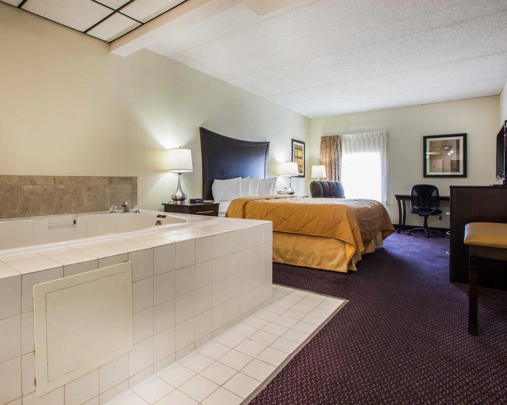 Quality Inn and Suites Ames Conference Center Near ISU Campus 19/48