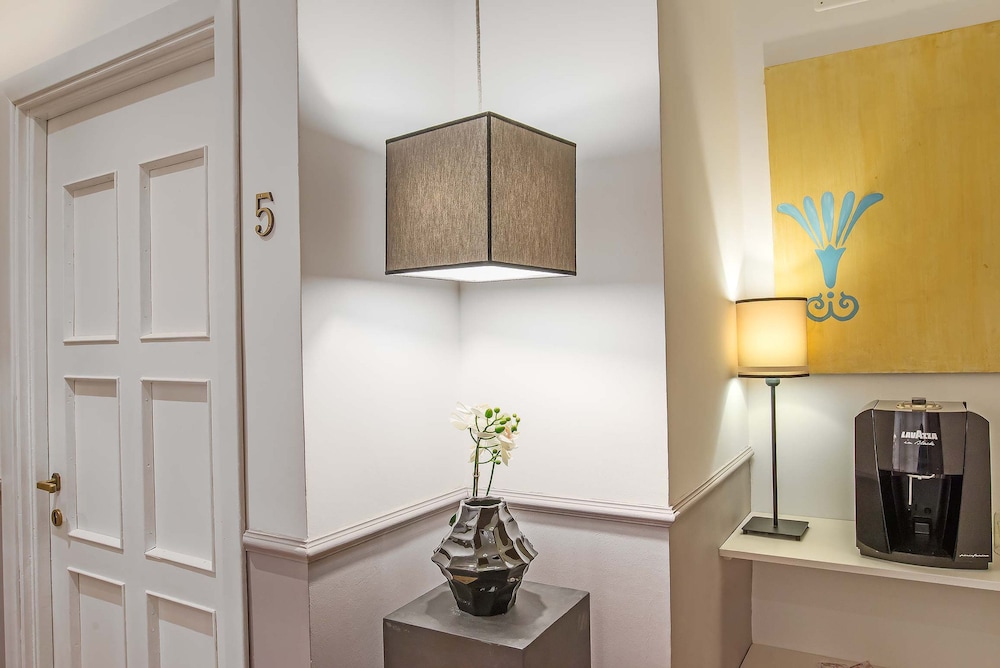 94rooms Vatican Vigliena 8/71