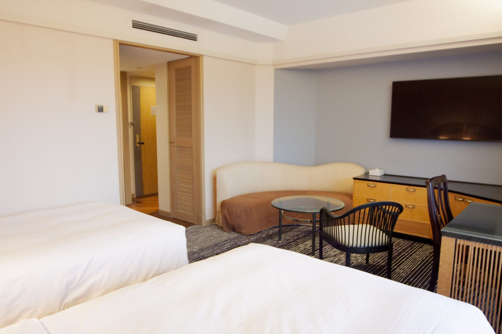 Moderate, Twin Beds