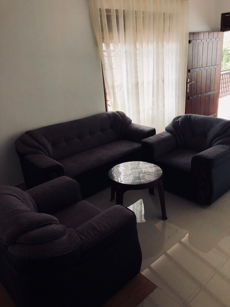 Padmi Villa 9/16