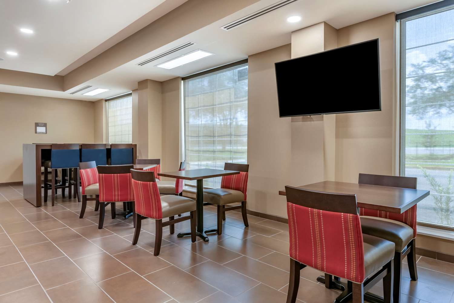 Comfort Suites Daytona Beach-Speedway 28/35