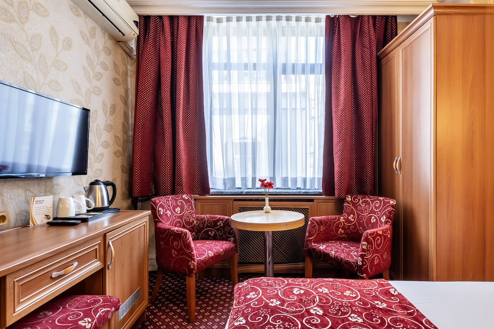 Bristol Hotel 30/50