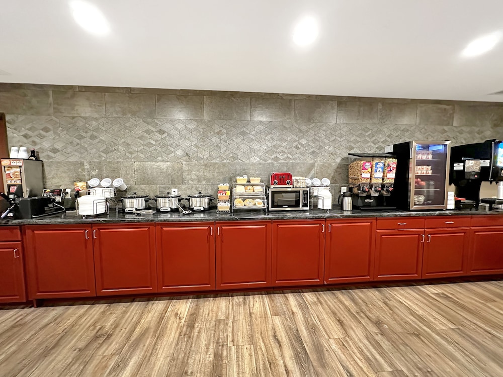 Estherville Hotel Amp Suites 34/50