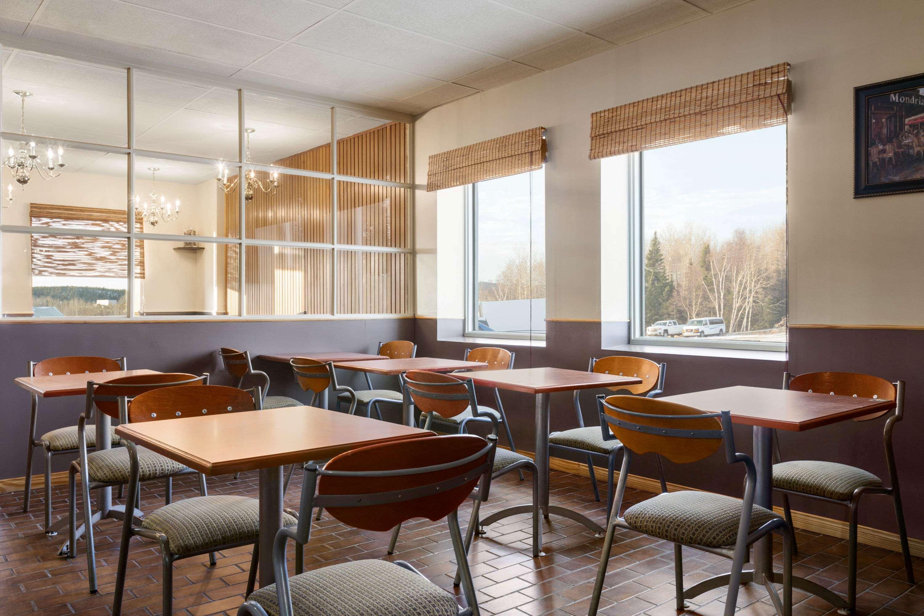 restaurant cafeteria