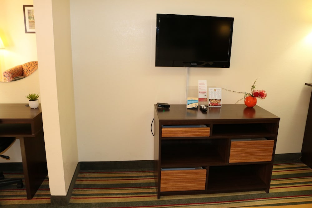 Super 8 by Wyndham Dublin 24/27