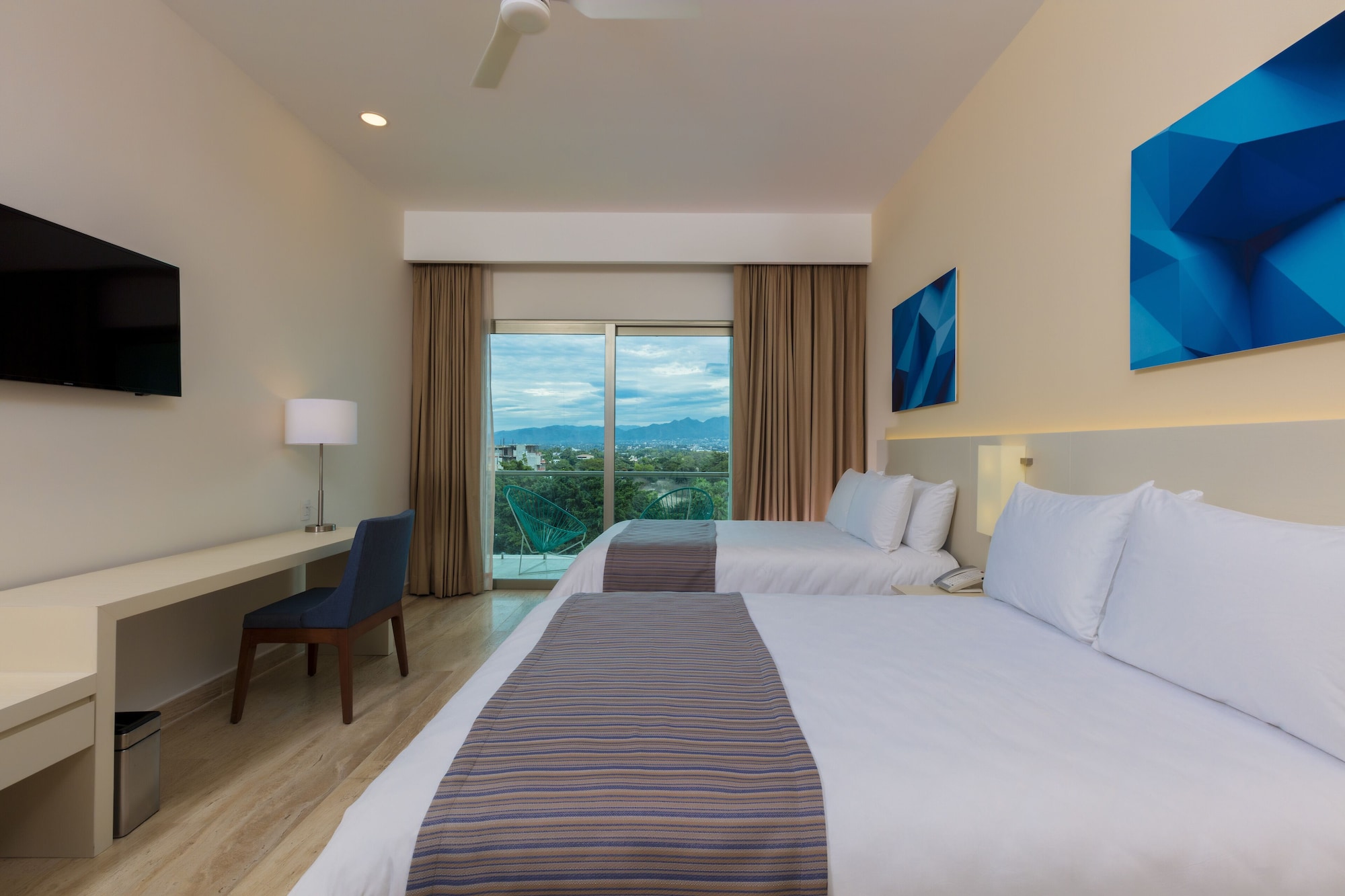 DELUXE, MOUNTAIN VIEW