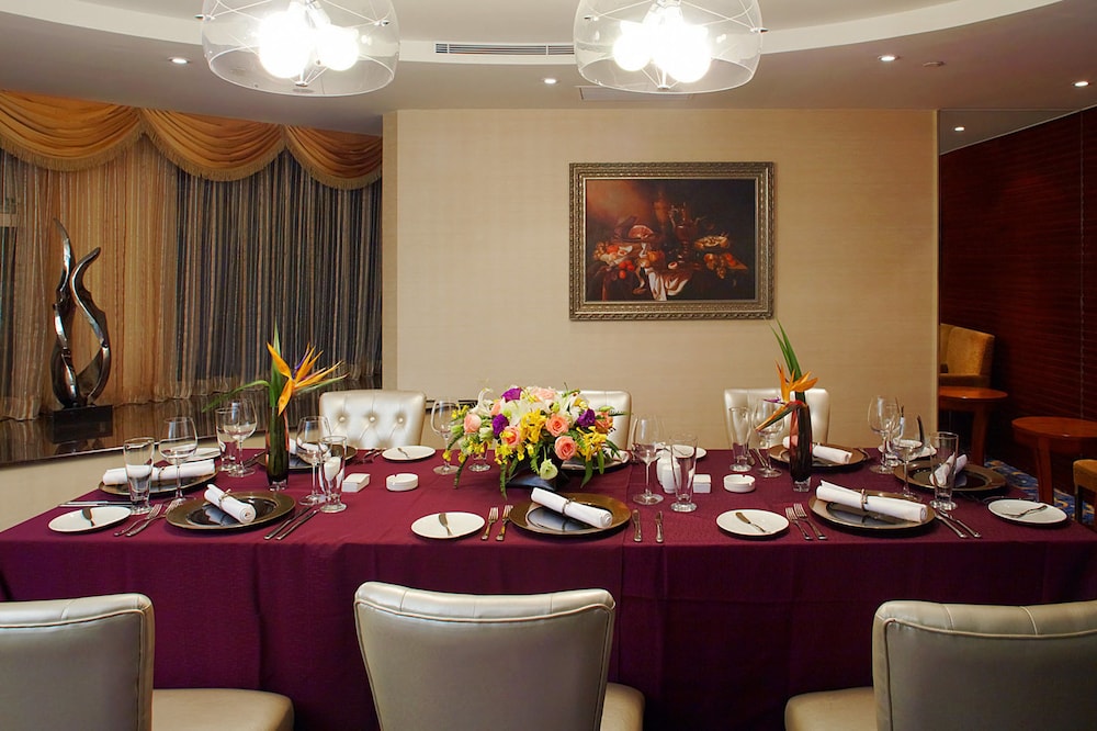 Regal Jinfeng 43/56