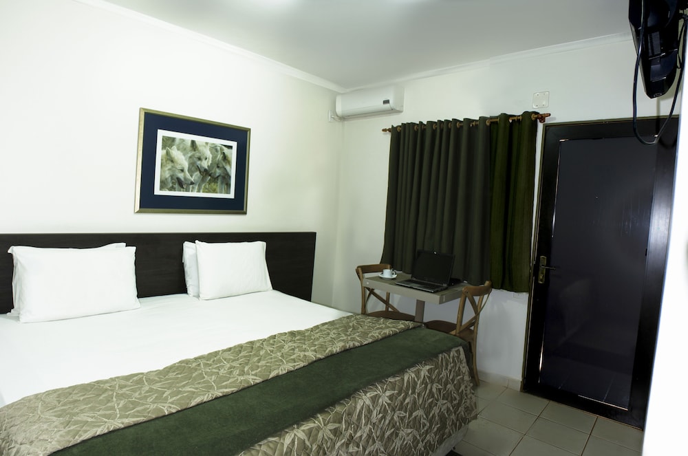 ECONOMY, QUEEN BED