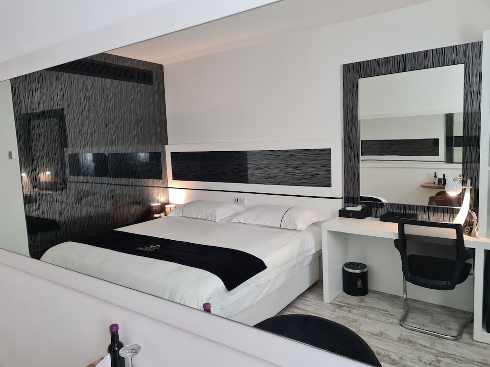 The Ciao Stelio Deluxe Hotel - Adults Only 23/65