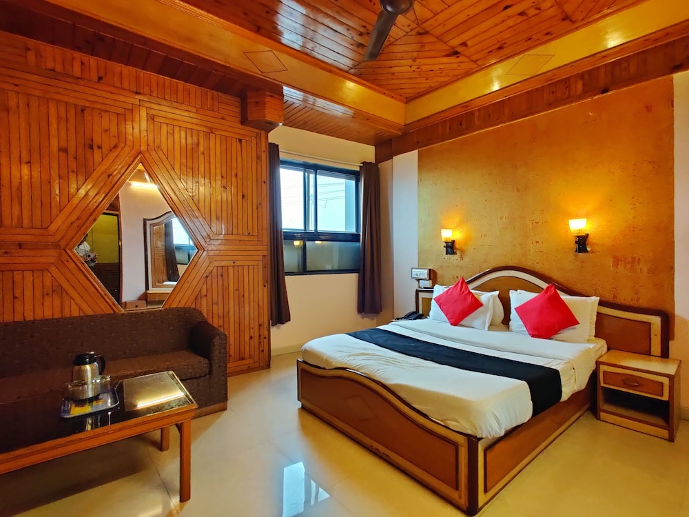 غرفة قياسية بسرير كوين، Hotel Pratap Heritage 3/5