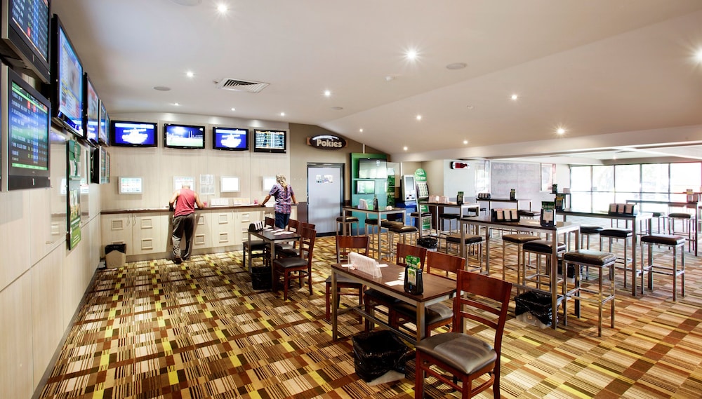Nightcap at Edge Hill Tavern 40/60