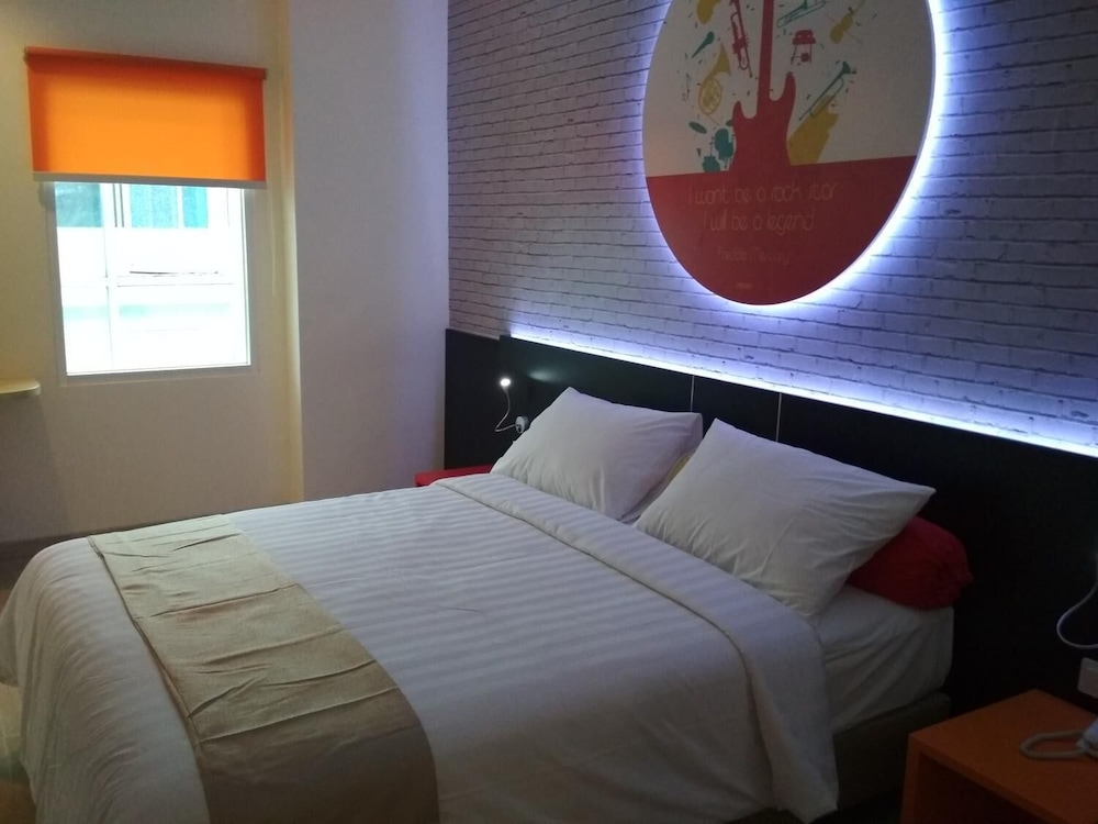 Front One Inn Muntilan 14/60
