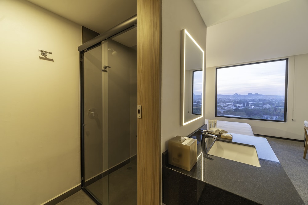 Stadia Suites Queretaro 43/44