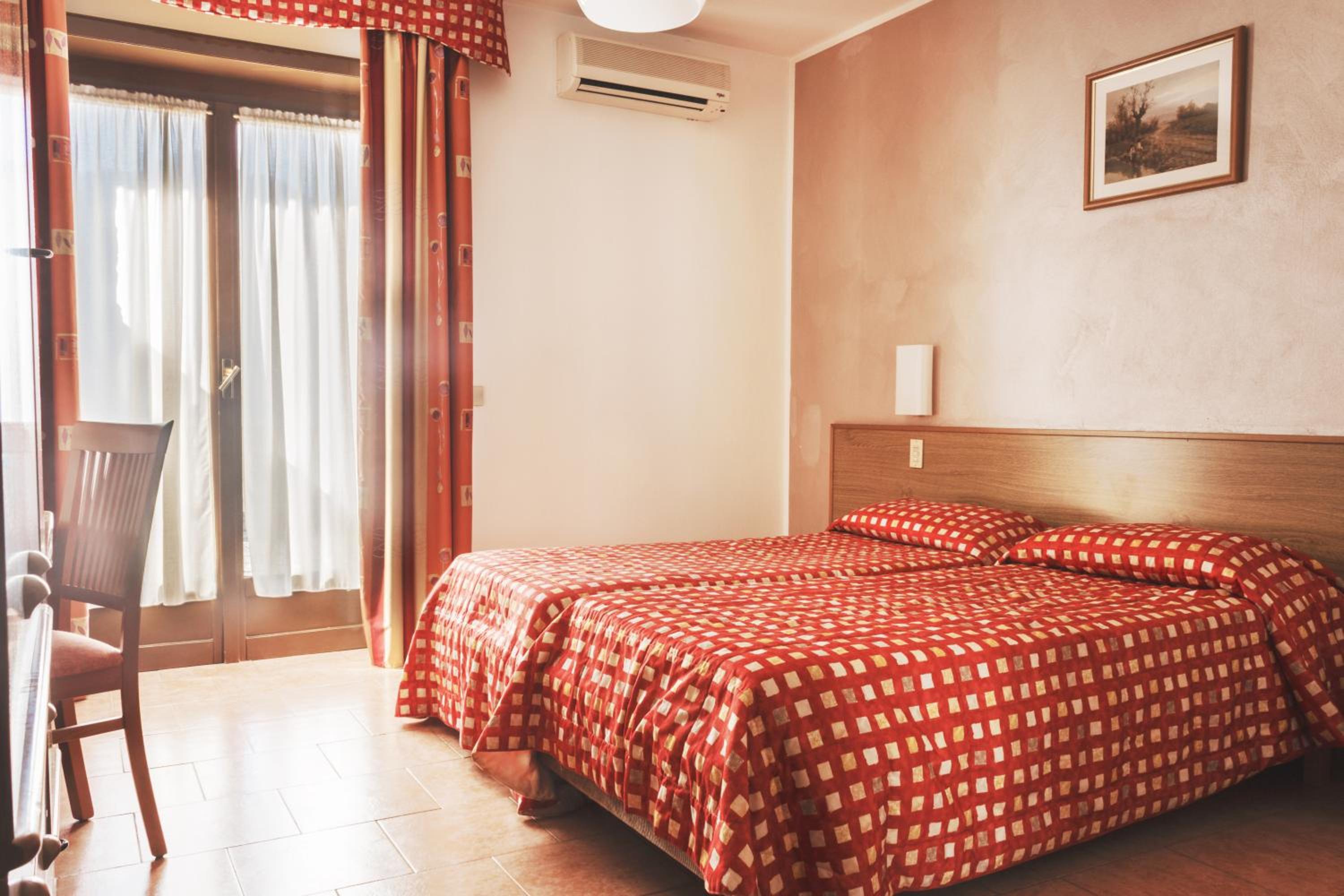 Room, Double or Twin Bed