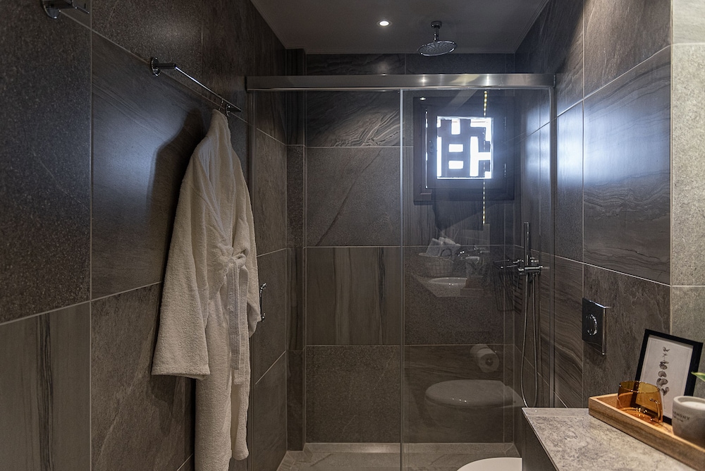 Elia Bettolo Hotel 45/69