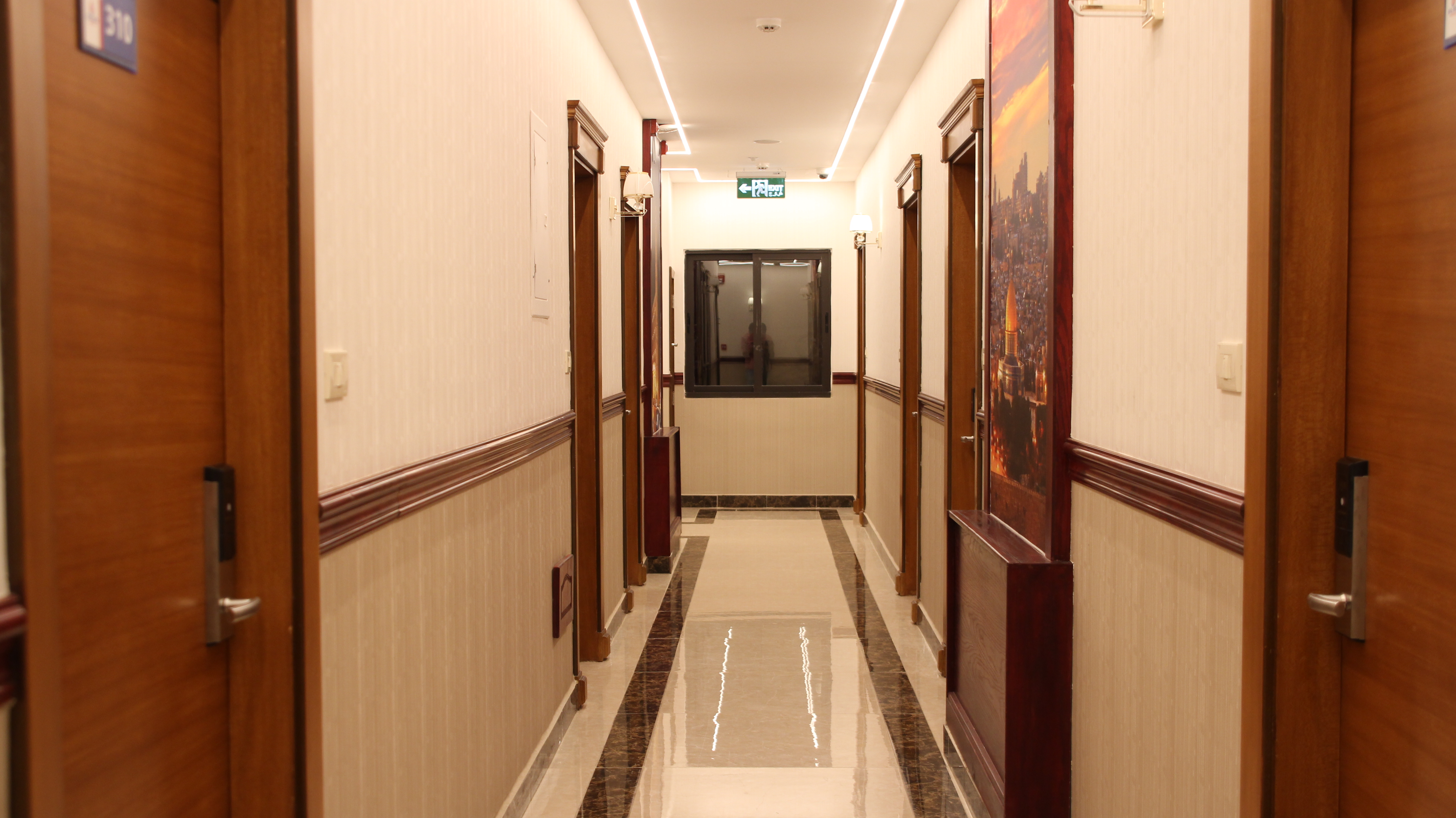 Big Ben Hotel Suites 26/42