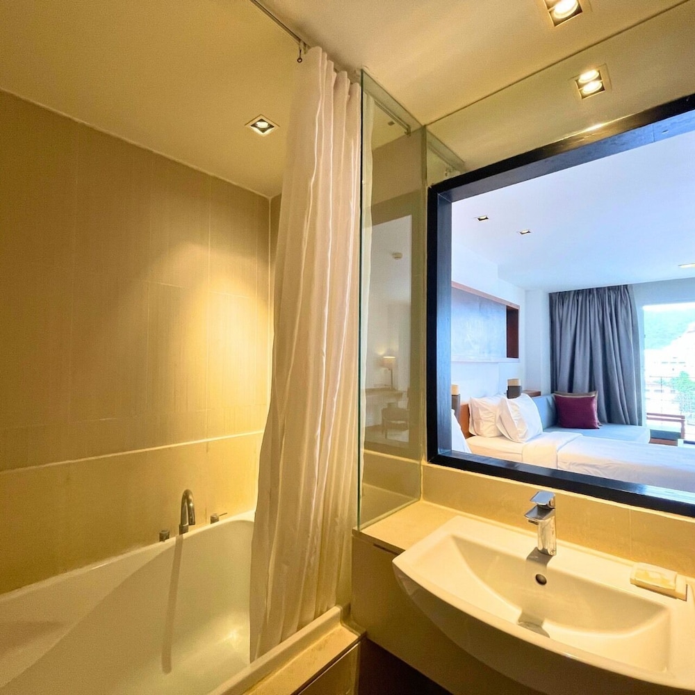 Ashlee Hub Hotel Patong 65/66
