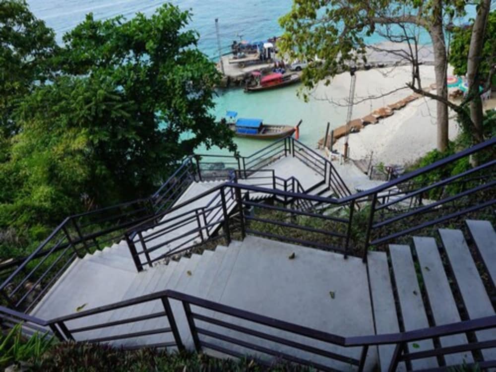 Hip Seaview Resort At Phi Phi 47/50