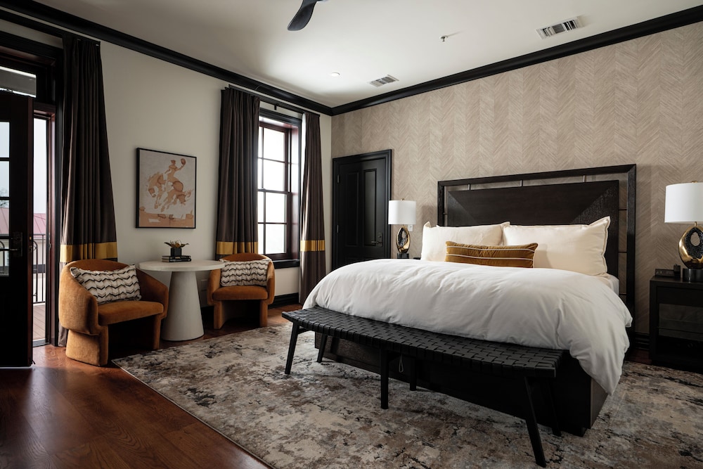 Emigrant Boutique Hotel 10/28