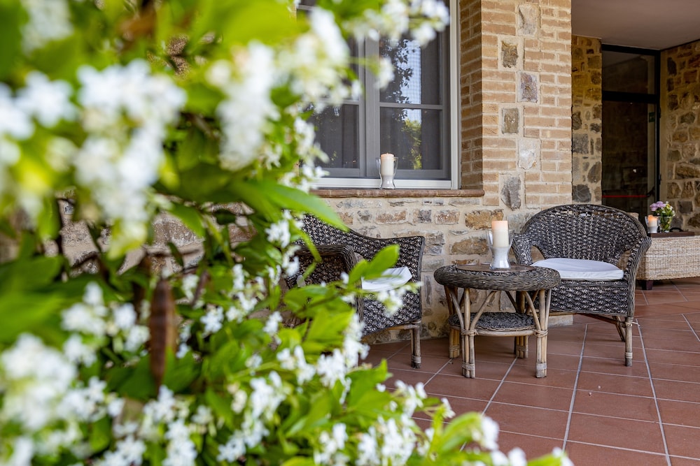 Si Montalcino Hotel & Restaurant 58/68