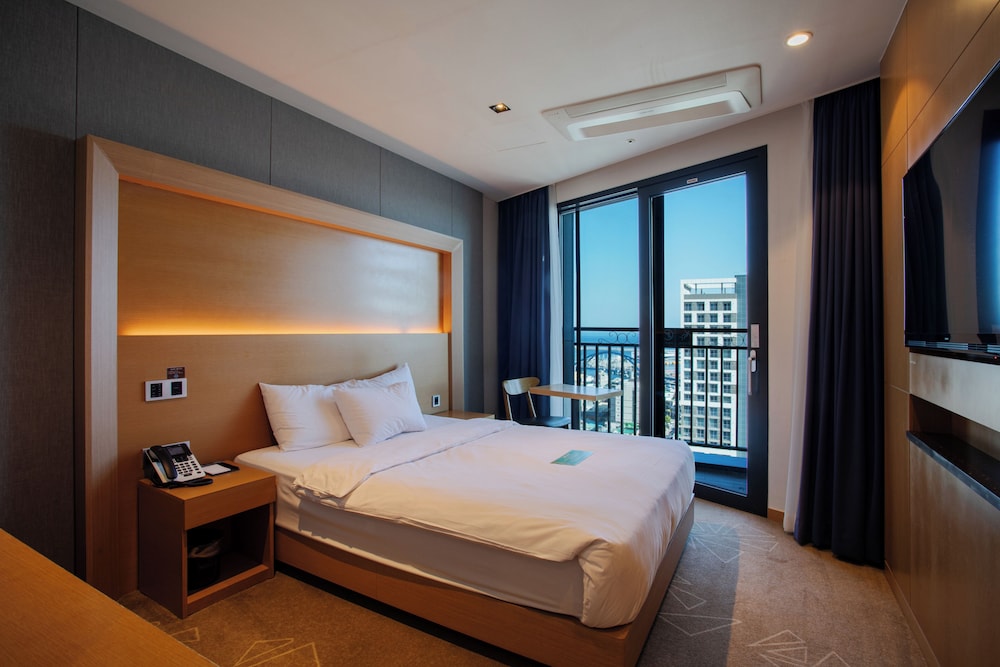 Sea Cruise Hotel 18/64