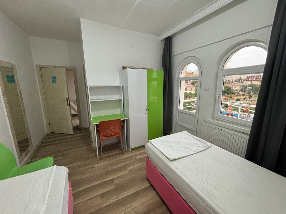 COMFORT, CITY VIEW