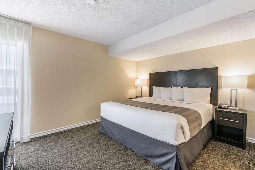 Chase Suite Hotel El Paso 8/59