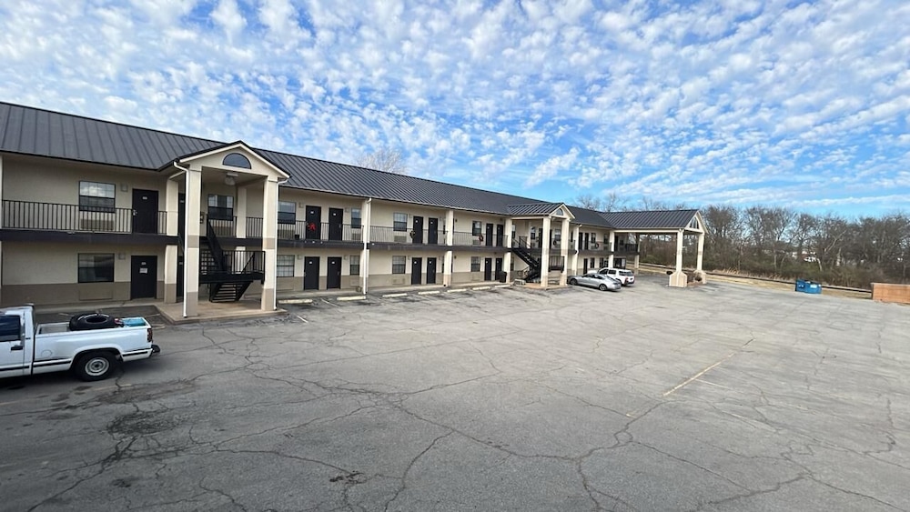HiWay Inn Express Kiowa Hwy 69 47/55