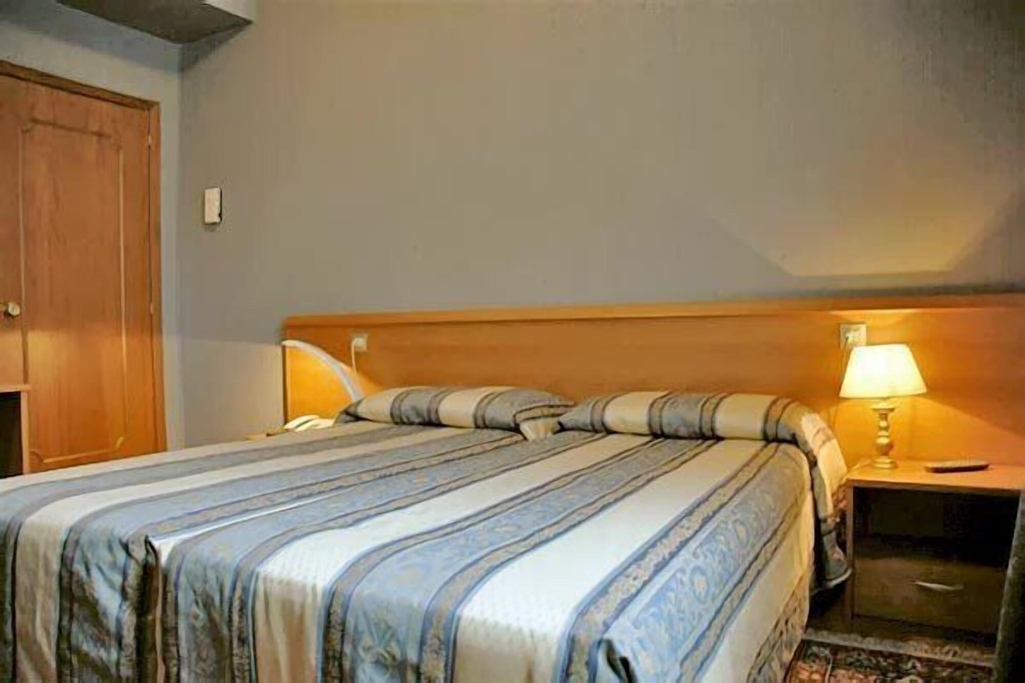 STANDARD, DOUBLE OR TWIN BED